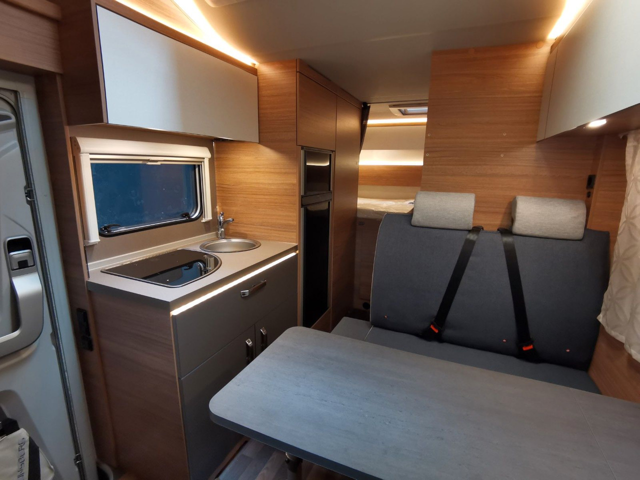 Camping-car capucine Weinsberg CARAHOME 650 DG / 140 PS / TOP - AUSSTATTUNG: photos 14 Camping-car capucine Weinsberg CARAHOME 650 DG / 140 PS / TOP - AUSSTATTUNG: photos 14