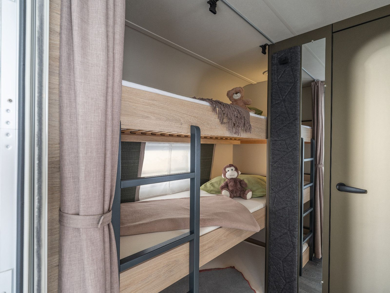 Weinsberg CARAONE 480 QDK / MODELL 2026 / ETAGENBETTEN - Caravane: photos 5 Weinsberg CARAONE 480 QDK / MODELL 2026 / ETAGENBETTEN - Caravane: photos 5