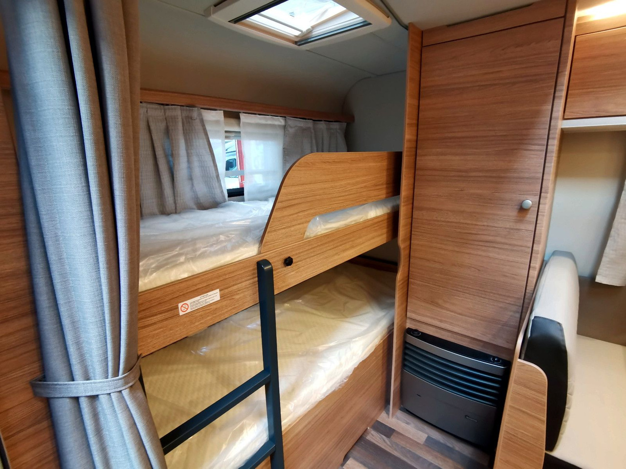 Caravane Weinsberg CARAONE 500 FDK EDITION HOT /-2025-/ETAGENBETTEN: photos 14