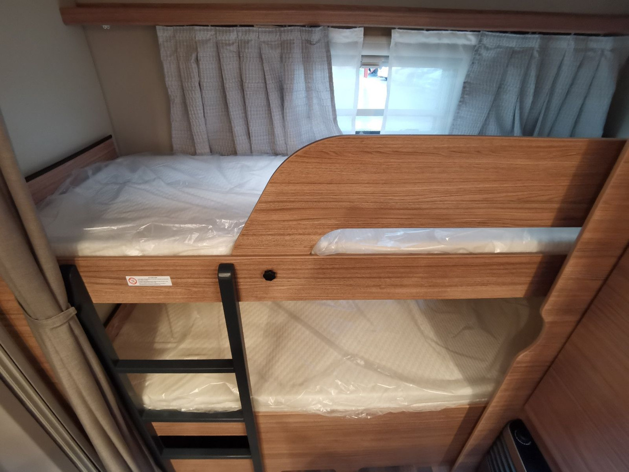 Caravane Weinsberg CARAONE 500 FDK EDITION HOT /-2025-/ETAGENBETTEN: photos 15