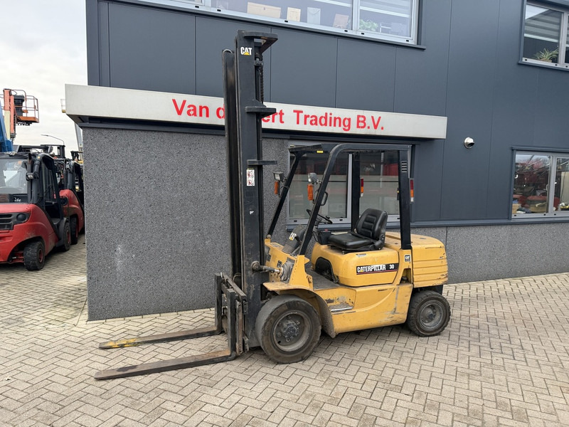 Caterpillar FD30 - Chariot élévateur diesel: photos 3 Caterpillar FD30 - Chariot élévateur diesel: photos 3