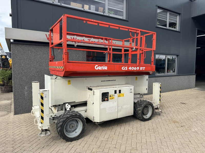 Genie GS 4069 RT Hoogwerker / Arbeitsbuhne 14mtr werkhoogte 4x4 Kubota DIESEL 2014 - Nacelle ciseaux: photos 2 Genie GS 4069 RT Hoogwerker / Arbeitsbuhne 14mtr werkhoogte 4x4 Kubota DIESEL 2014 - Nacelle ciseaux: photos 2