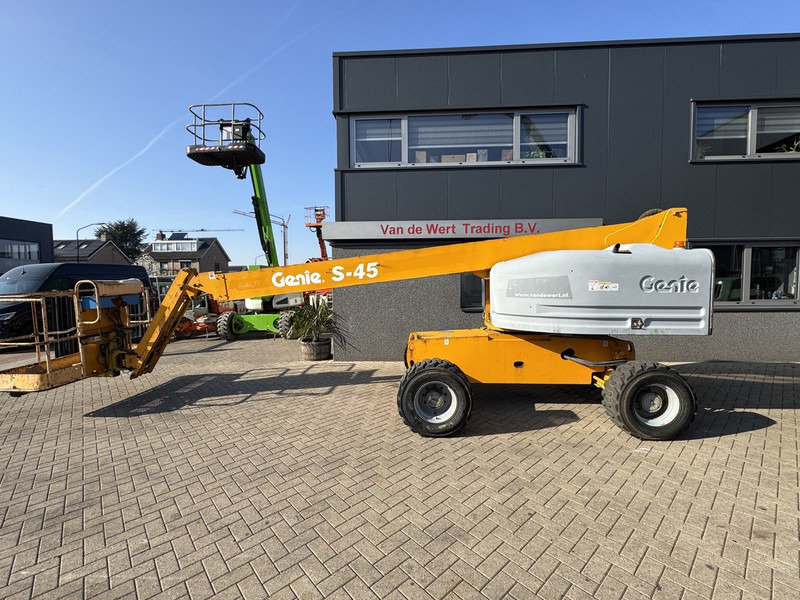 Genie S45 4x4 DEUTZ DIESEL 3000uur 15,7M Werkhoogte - Nacelle télescopique: photos 1 Genie S45 4x4 DEUTZ DIESEL 3000uur 15,7M Werkhoogte - Nacelle télescopique: photos 1