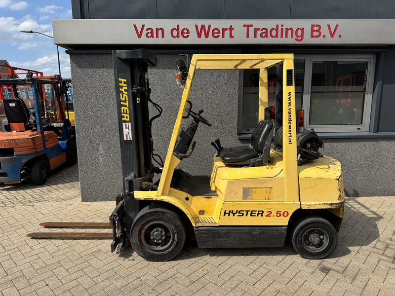 Hyster H2.50XM Triplo 470 Freelift / Sideshift LPG 1995 - Chariot élévateur à gaz: photos 1 Hyster H2.50XM Triplo 470 Freelift / Sideshift LPG 1995 - Chariot élévateur à gaz: photos 1