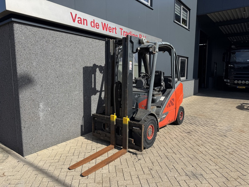 Linde H30D-02 Triplo 465 Freelift / Sideshift / VW Diesel 2014 - Chariot élévateur diesel: photos 3 Linde H30D-02 Triplo 465 Freelift / Sideshift / VW Diesel 2014 - Chariot élévateur diesel: photos 3