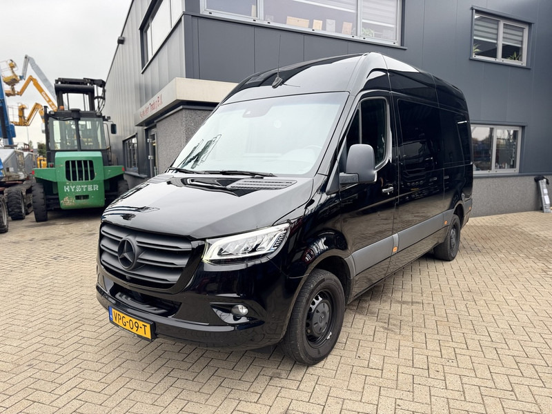 Mercedes-Benz 317 CDI L2H2 Dubbel Cabine 2022 LED - MBUX- Trekhaak - Geveerde Stoelen - All Season Banden - APK 2-2026 - Fourgon utilitaire: photos 1 Mercedes-Benz 317 CDI L2H2 Dubbel Cabine 2022 LED - MBUX- Trekhaak - Geveerde Stoelen - All Season Banden - APK 2-2026 - Fourgon utilitaire: photos 1