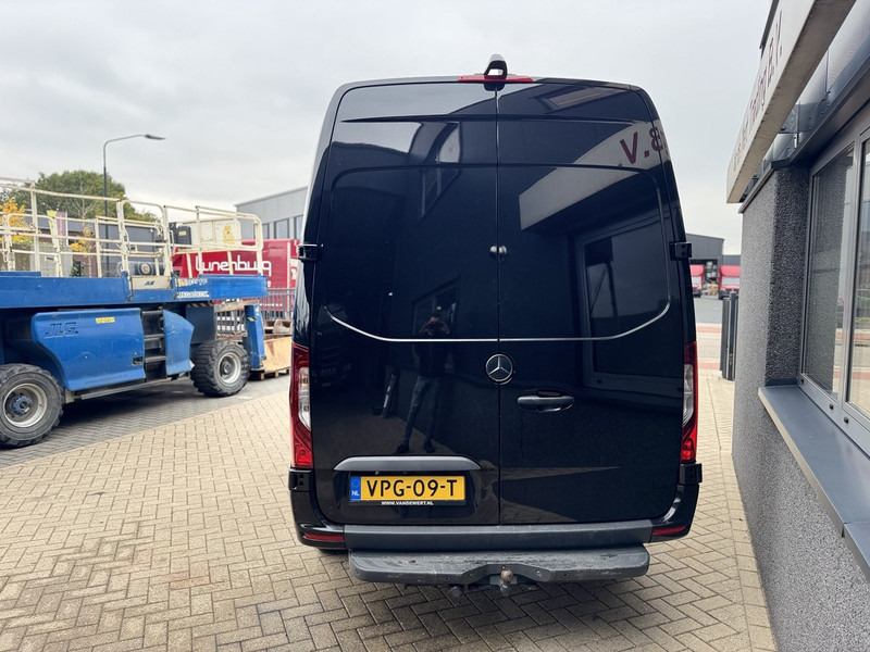 Mercedes-Benz 317 CDI L2H2 Dubbel Cabine 2022 LED - MBUX- Trekhaak - Geveerde Stoelen - All Season Banden - APK 2-2026 - Fourgon utilitaire: photos 5 Mercedes-Benz 317 CDI L2H2 Dubbel Cabine 2022 LED - MBUX- Trekhaak - Geveerde Stoelen - All Season Banden - APK 2-2026 - Fourgon utilitaire: photos 5