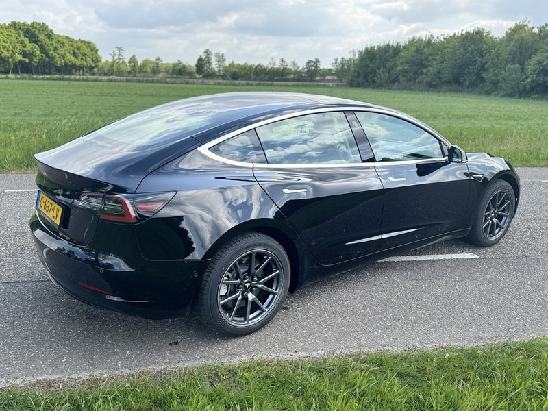 Tesla Model 3 - Voiture: photos 4 Tesla Model 3 - Voiture: photos 4
