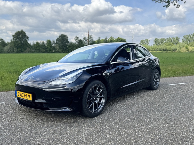 Tesla Model 3 - Voiture: photos 2 Tesla Model 3 - Voiture: photos 2