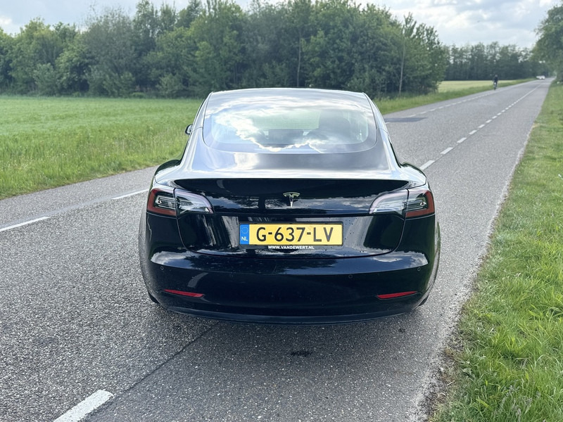 Tesla Model 3 - Voiture: photos 5 Tesla Model 3 - Voiture: photos 5