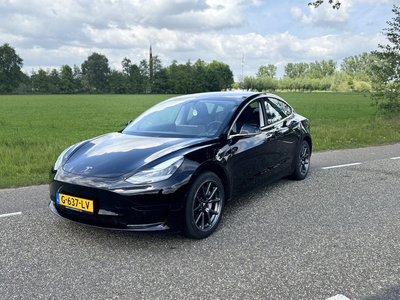 Tesla Model 3 - Voiture: photos 1 Tesla Model 3 - Voiture: photos 1