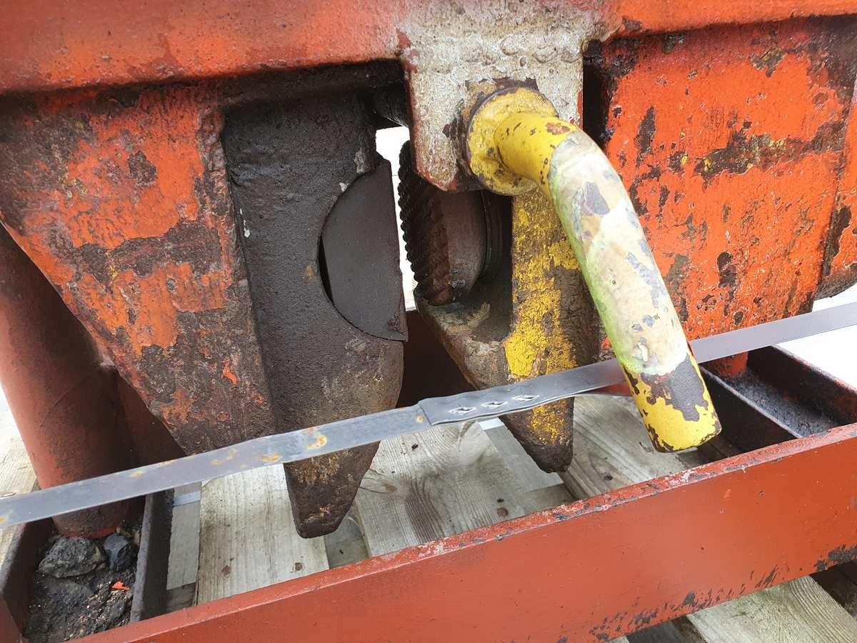 Delmag Tünkers HVB 33/30 vibro hammer - Mât de battage: photos 4 Delmag Tünkers HVB 33/30 vibro hammer - Mât de battage: photos 4
