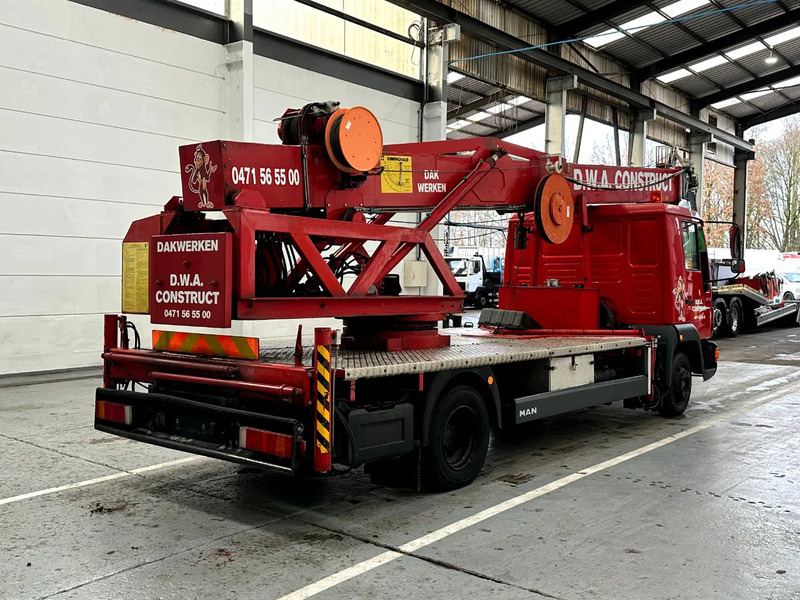 MAN 8.136 L84F / 119257 km - Camion grue: photos 5 MAN 8.136 L84F / 119257 km - Camion grue: photos 5