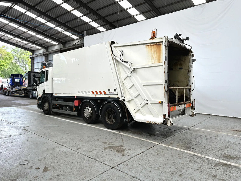 Scania P230 6X2 / Essieu relevable directionnel / Stuurbare liftas / Steerable lift axle - Benne à ordures ménagères: photos 3 Scania P230 6X2 / Essieu relevable directionnel / Stuurbare liftas / Steerable lift axle - Benne à ordures ménagères: photos 3