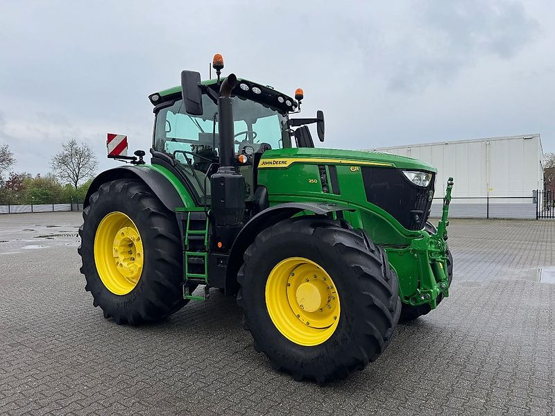 John Deere 6R250 AP 50KM COMMAND-PRO 2022 2030 UUR!!! - Tracteur agricole: photos 2 John Deere 6R250 AP 50KM COMMAND-PRO 2022 2030 UUR!!! - Tracteur agricole: photos 2