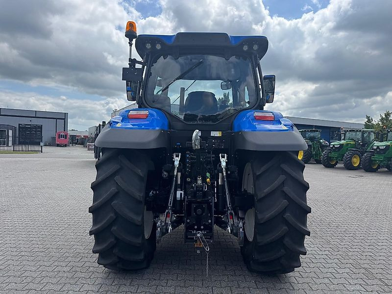 New Holland T6.145 EC40 GEVEERDE VOORAS 2023 200 UUR!!! - Tracteur agricole: photos 3 New Holland T6.145 EC40 GEVEERDE VOORAS 2023 200 UUR!!! - Tracteur agricole: photos 3