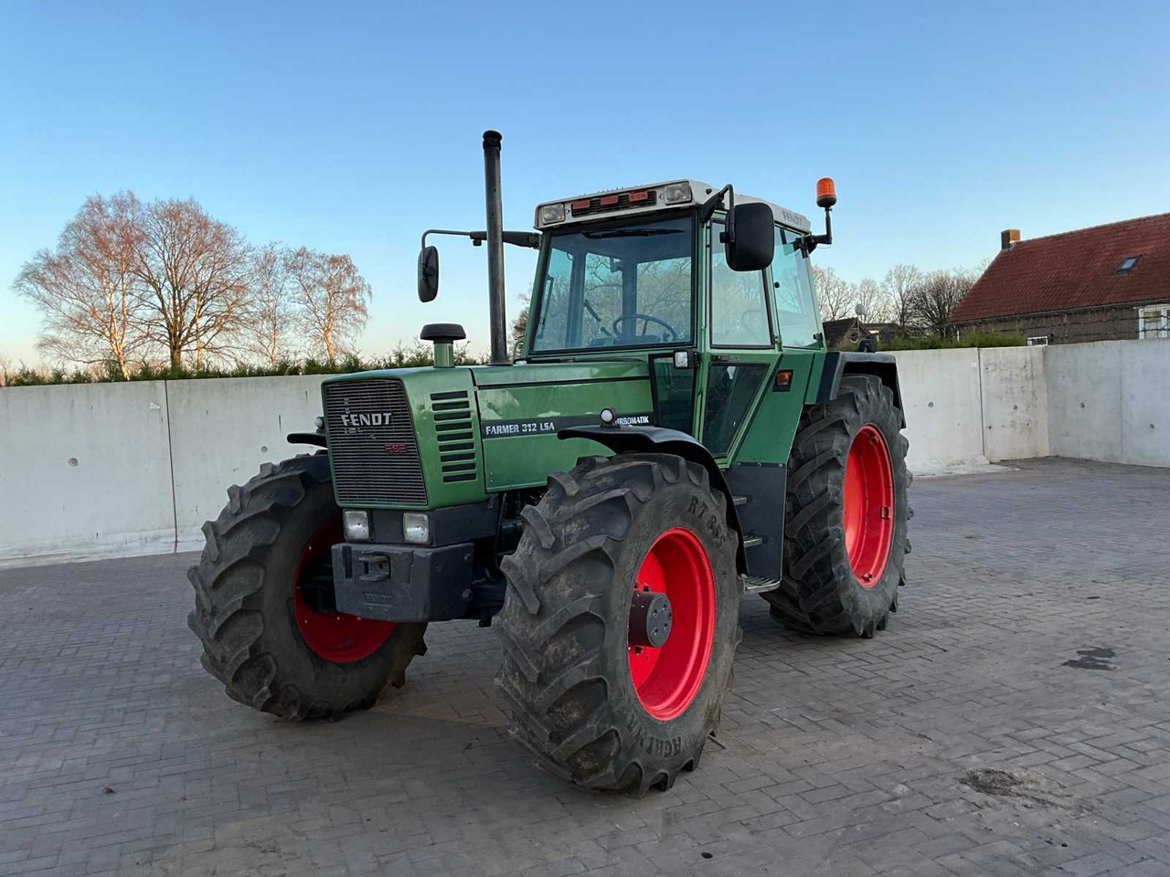 1982 FENDT FARMER 312 LSA ALL-WHEEL DRIVE FARM TRACTOR - Tracteur agricole: photos 1 1982 FENDT FARMER 312 LSA ALL-WHEEL DRIVE FARM TRACTOR - Tracteur agricole: photos 1