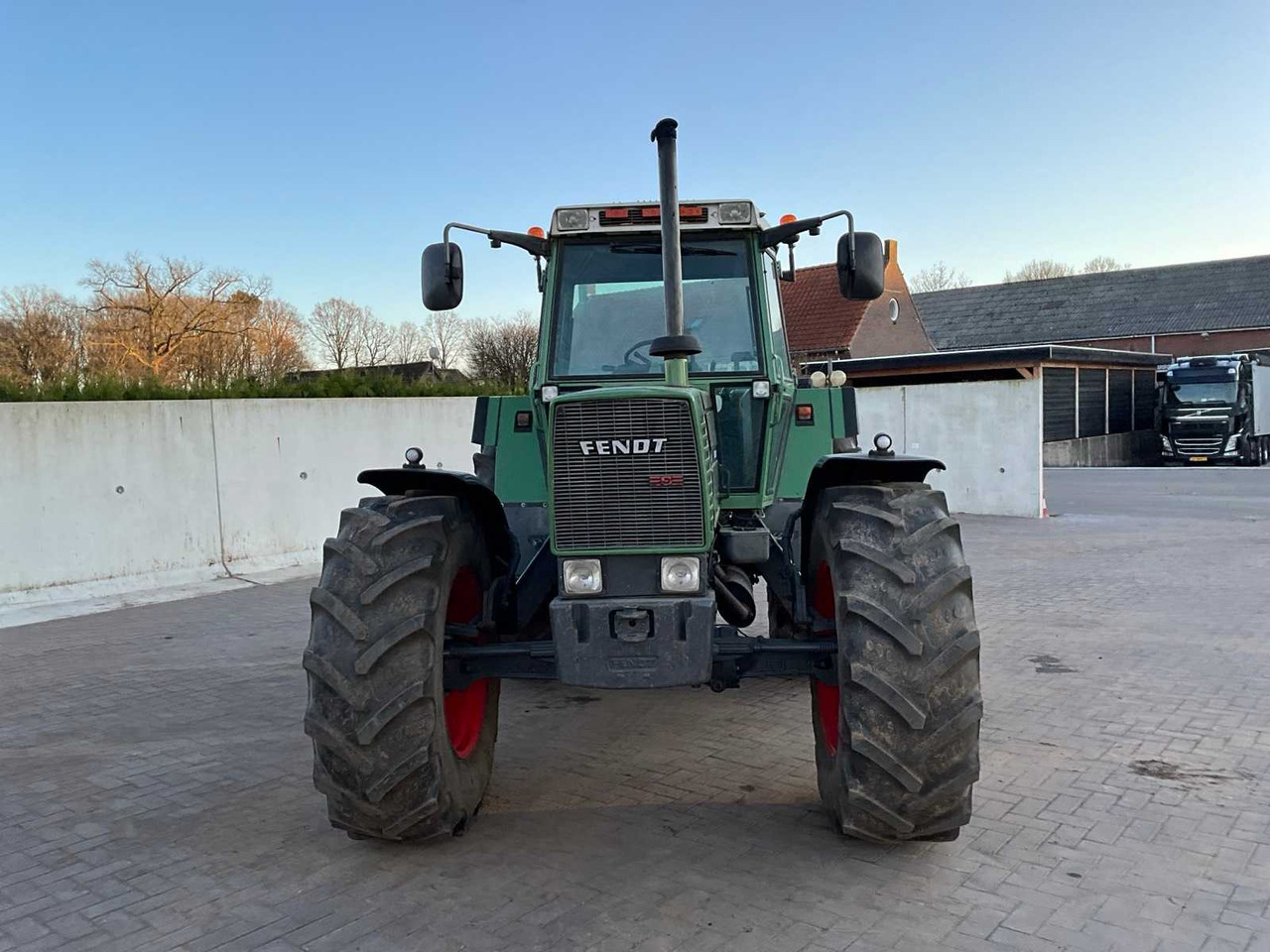 1982 FENDT FARMER 312 LSA ALL-WHEEL DRIVE FARM TRACTOR - Tracteur agricole: photos 2 1982 FENDT FARMER 312 LSA ALL-WHEEL DRIVE FARM TRACTOR - Tracteur agricole: photos 2