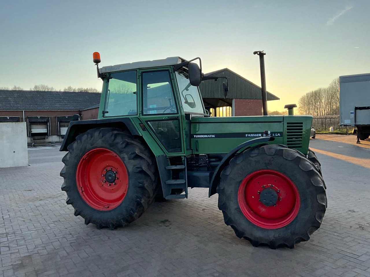 1982 FENDT FARMER 312 LSA ALL-WHEEL DRIVE FARM TRACTOR - Tracteur agricole: photos 4 1982 FENDT FARMER 312 LSA ALL-WHEEL DRIVE FARM TRACTOR - Tracteur agricole: photos 4