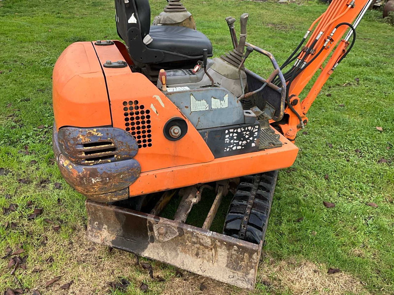 1994 HITACHI EX15 MINI EXCAVATOR - WORKING - NEW TRACKS - Mini pelle: photos 4 1994 HITACHI EX15 MINI EXCAVATOR - WORKING - NEW TRACKS - Mini pelle: photos 4