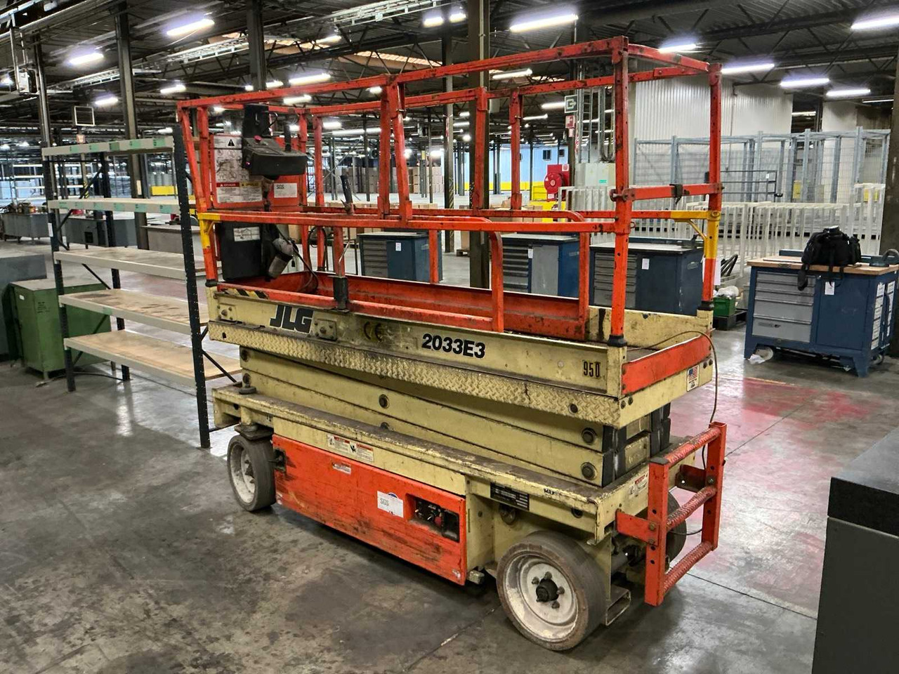 2001 JLG 2033E3 AERIAL PLATFORM - Nacelle: photos 4 2001 JLG 2033E3 AERIAL PLATFORM - Nacelle: photos 4