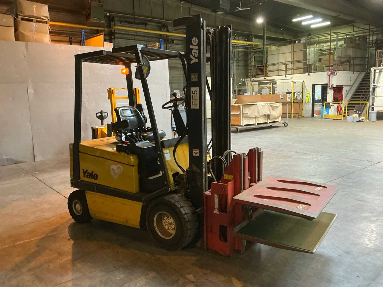 2001 YALE ERP25ALFV2395 FORKLIFT - Chariot élévateur: photos 4 2001 YALE ERP25ALFV2395 FORKLIFT - Chariot élévateur: photos 4