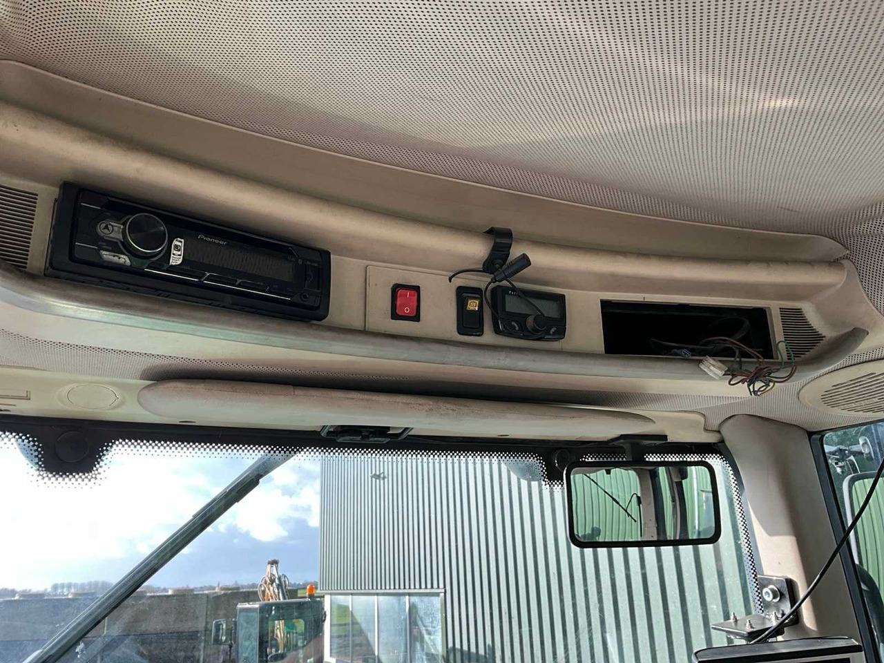 Tracteur agricole 2007 JOHN DEERE 6820 FOUR WHEEL DRIVE FARM TRACTOR: photos 16 Tracteur agricole 2007 JOHN DEERE 6820 FOUR WHEEL DRIVE FARM TRACTOR: photos 16