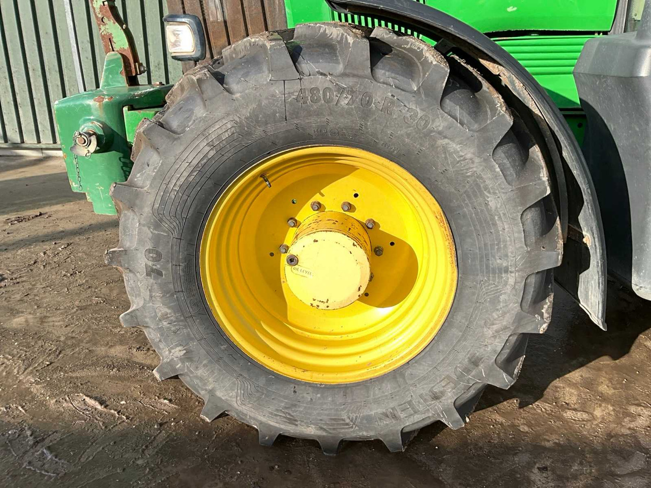 Tracteur agricole 2007 JOHN DEERE 6820 FOUR WHEEL DRIVE FARM TRACTOR: photos 20 Tracteur agricole 2007 JOHN DEERE 6820 FOUR WHEEL DRIVE FARM TRACTOR: photos 20