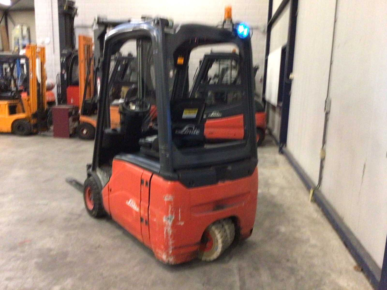 2007 LINDE E16 FORKLIFT - Chariot élévateur: photos 3 2007 LINDE E16 FORKLIFT - Chariot élévateur: photos 3