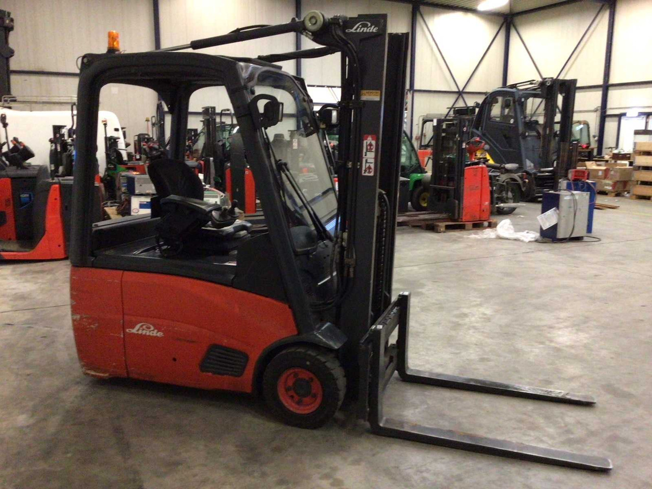 2007 LINDE E16 FORKLIFT - Chariot élévateur: photos 4 2007 LINDE E16 FORKLIFT - Chariot élévateur: photos 4