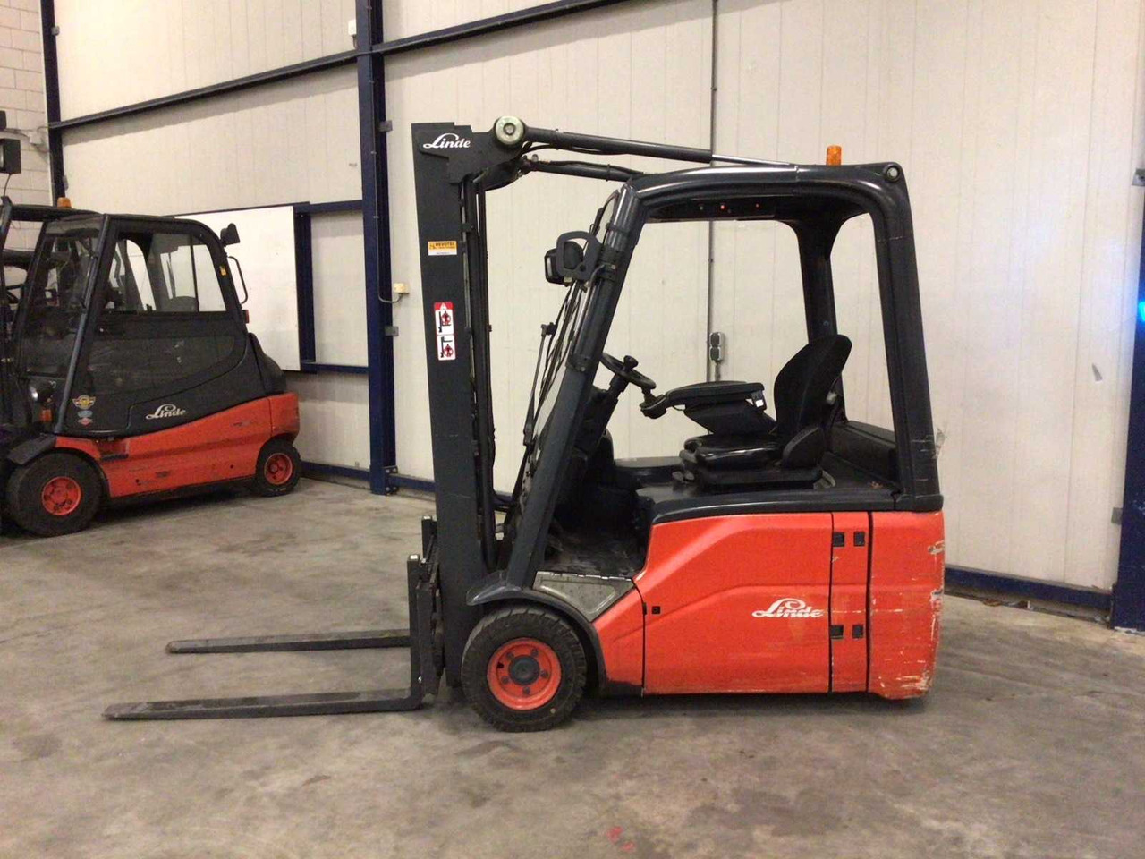 2007 LINDE E16 FORKLIFT - Chariot élévateur: photos 2 2007 LINDE E16 FORKLIFT - Chariot élévateur: photos 2