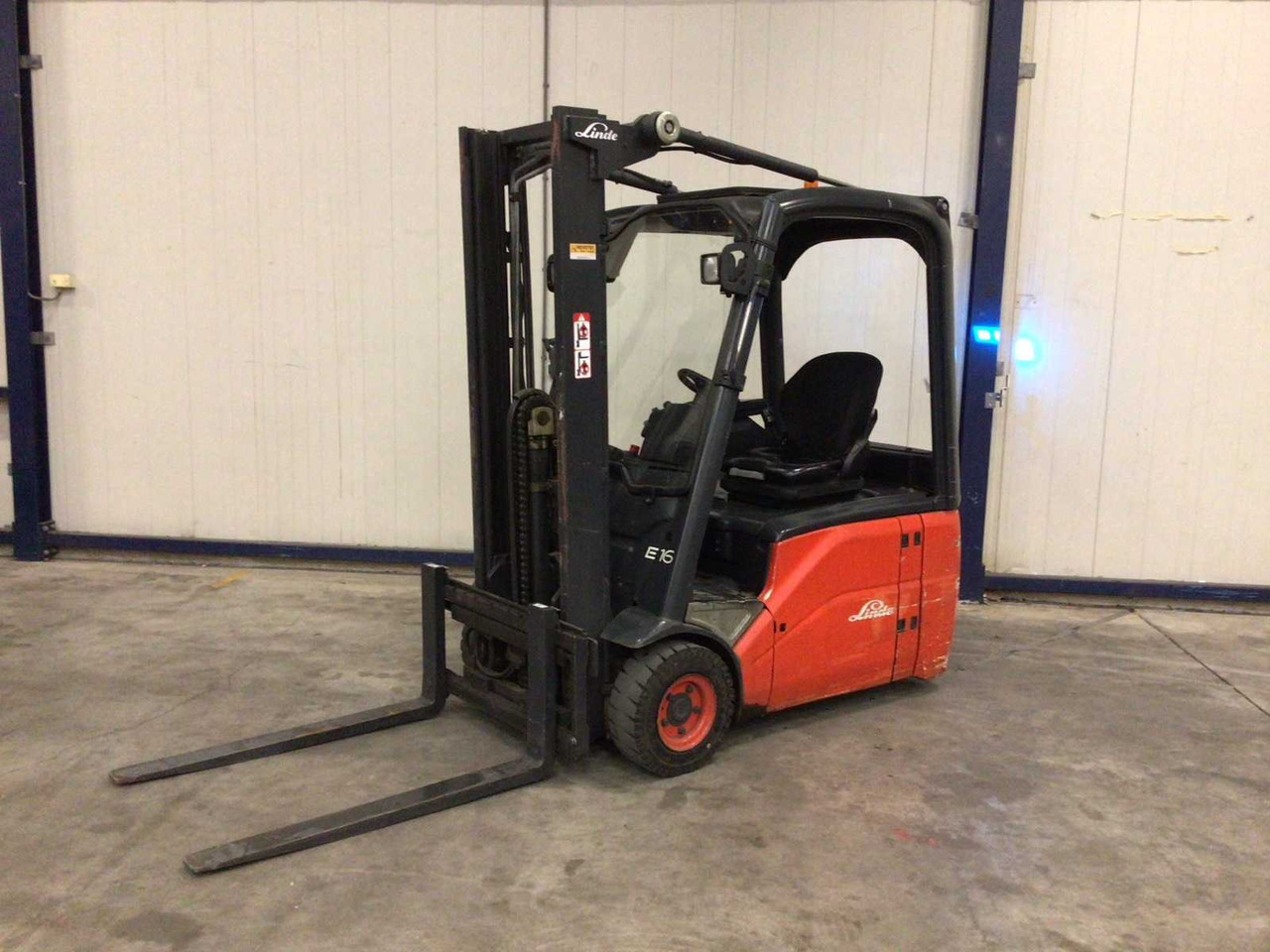 2007 LINDE E16 FORKLIFT - Chariot élévateur: photos 1 2007 LINDE E16 FORKLIFT - Chariot élévateur: photos 1