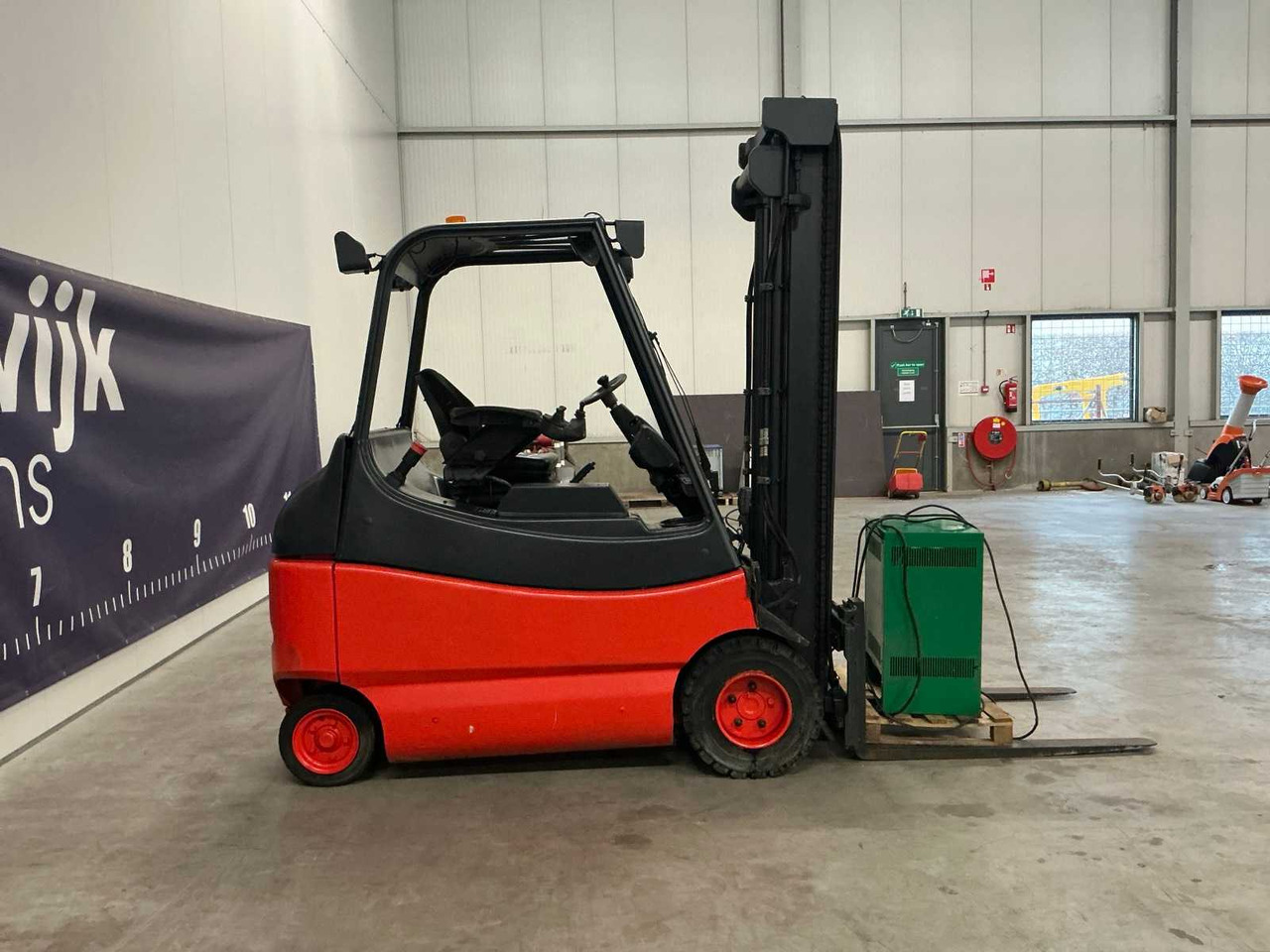 2007 LINDE E30 FORKLIFT - Chariot élévateur: photos 4 2007 LINDE E30 FORKLIFT - Chariot élévateur: photos 4