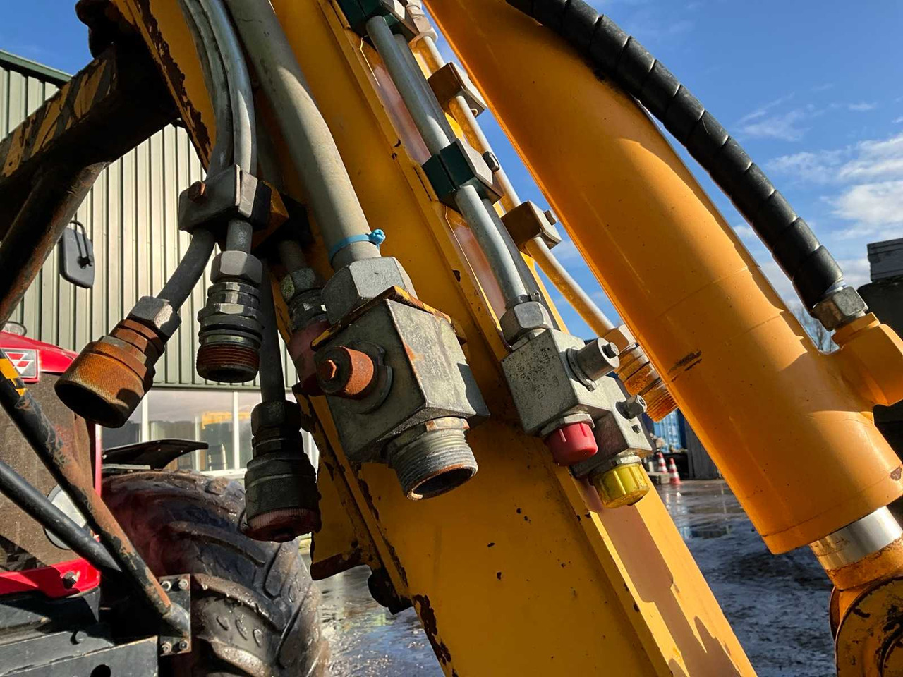 Tracteur agricole 2007 MASSEY FERGUSON 6480 FOUR WHEEL DRIVE FARM TRACTOR: photos 8