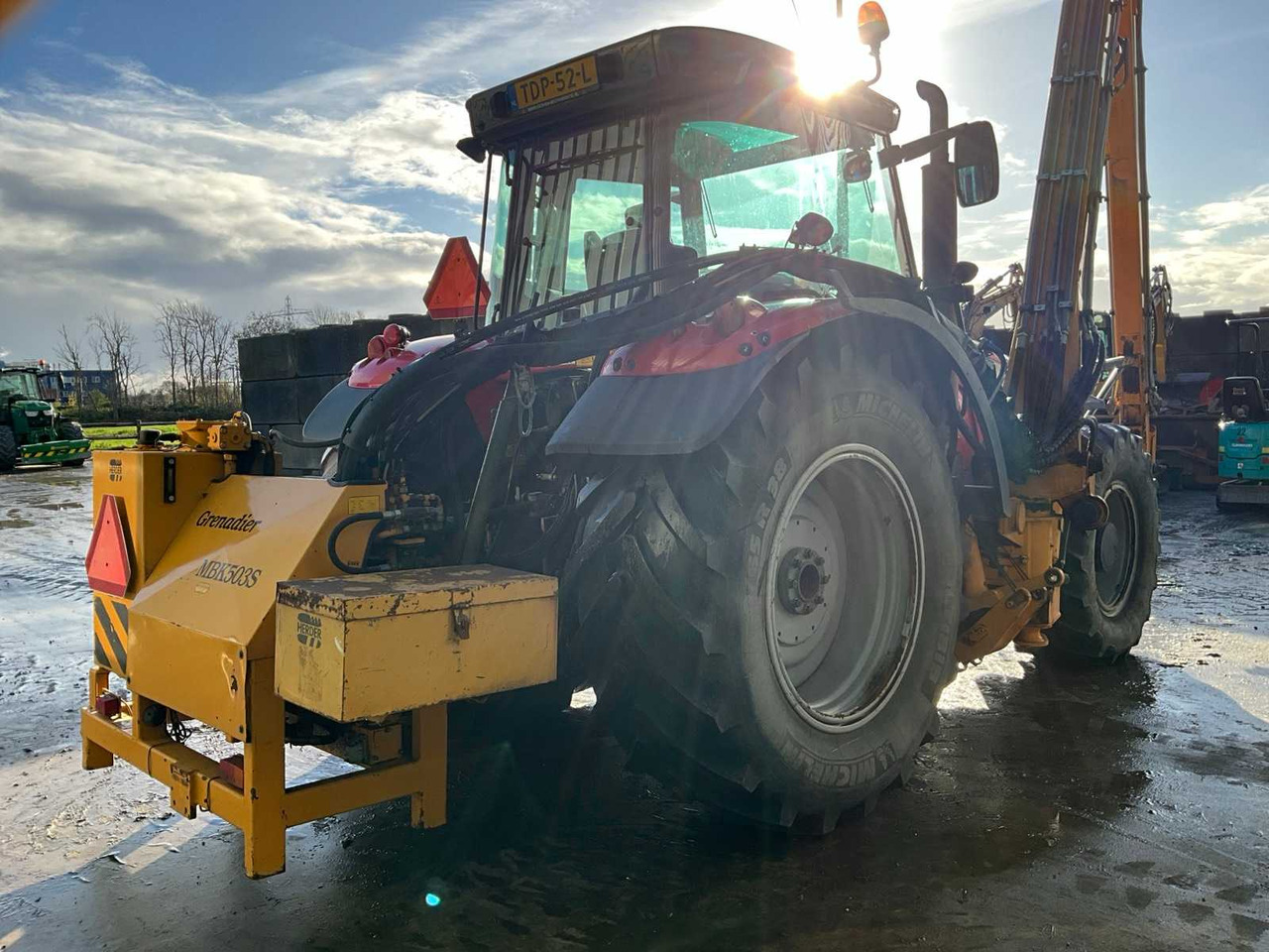 Tracteur agricole 2007 MASSEY FERGUSON 6480 FOUR WHEEL DRIVE FARM TRACTOR: photos 6