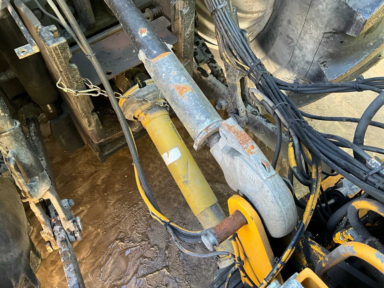 Tracteur agricole 2007 MASSEY FERGUSON 6480 FOUR WHEEL DRIVE FARM TRACTOR: photos 13