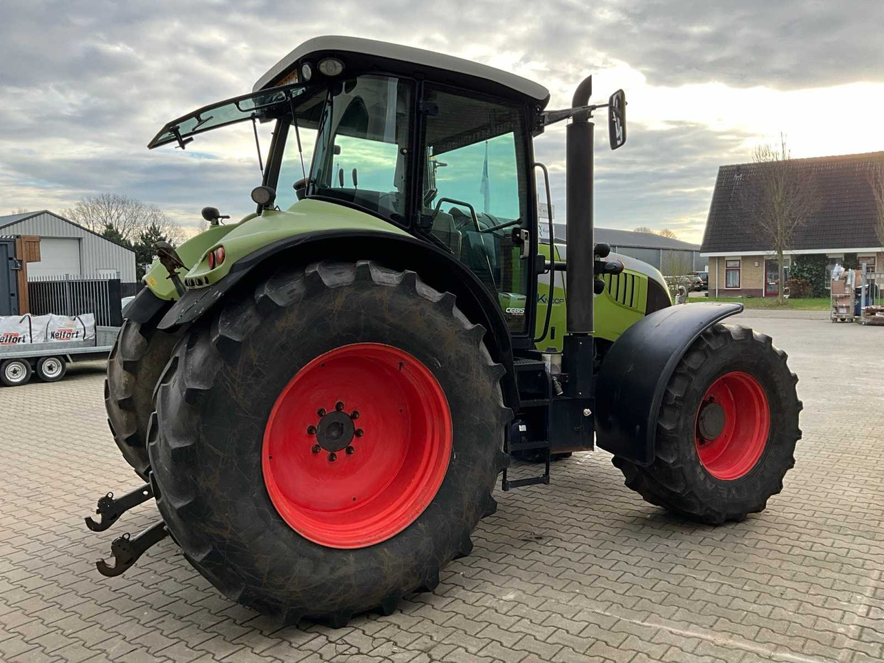 2009 CLAAS ARION 640 A19 FOUR-WHEEL DRIVE FARM TRACTOR - Tracteur agricole: photos 3 2009 CLAAS ARION 640 A19 FOUR-WHEEL DRIVE FARM TRACTOR - Tracteur agricole: photos 3