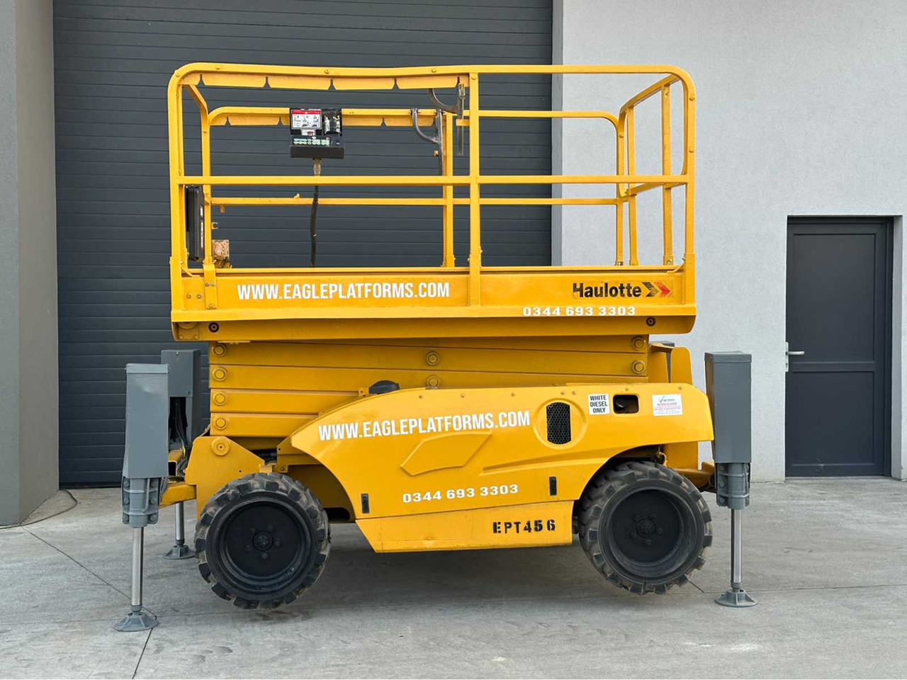 2010 HAULOTTE COMPACT 12DX AERIAL WORK PLATFORMS - Nacelle: photos 3 2010 HAULOTTE COMPACT 12DX AERIAL WORK PLATFORMS - Nacelle: photos 3