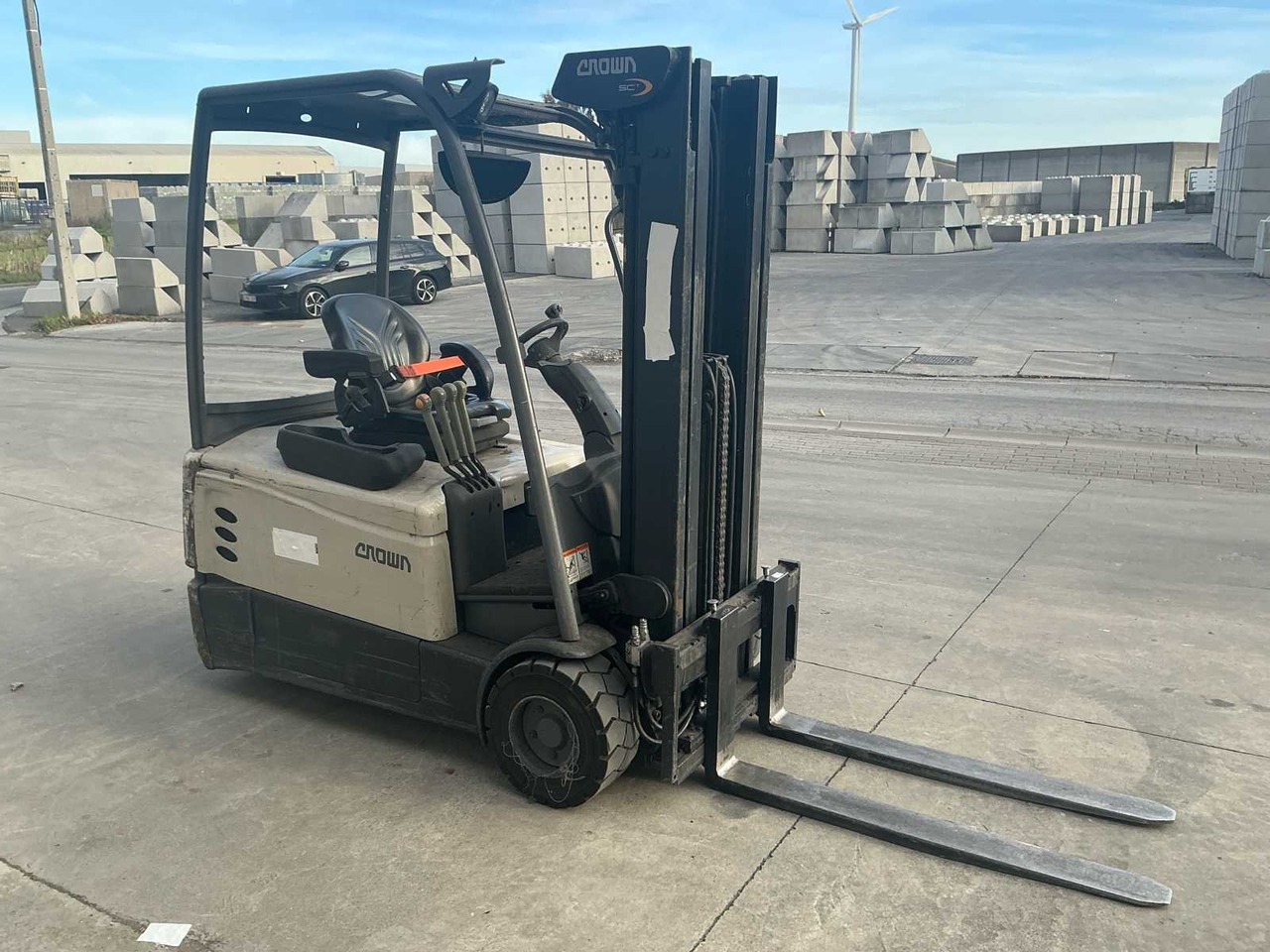 2015 CROWN SC600 FORKLIFT - Chariot élévateur: photos 4 2015 CROWN SC600 FORKLIFT - Chariot élévateur: photos 4