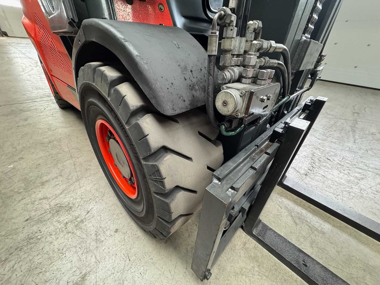 Chariot élévateur 2015 LINDE H50D 5,000KG TRIPLEX 666CM 3+4TH VALVE DIESEL FORKLIFT FORKLIFT 15,862 HOURS.: photos 11 Chariot élévateur 2015 LINDE H50D 5,000KG TRIPLEX 666CM 3+4TH VALVE DIESEL FORKLIFT FORKLIFT 15,862 HOURS.: photos 11