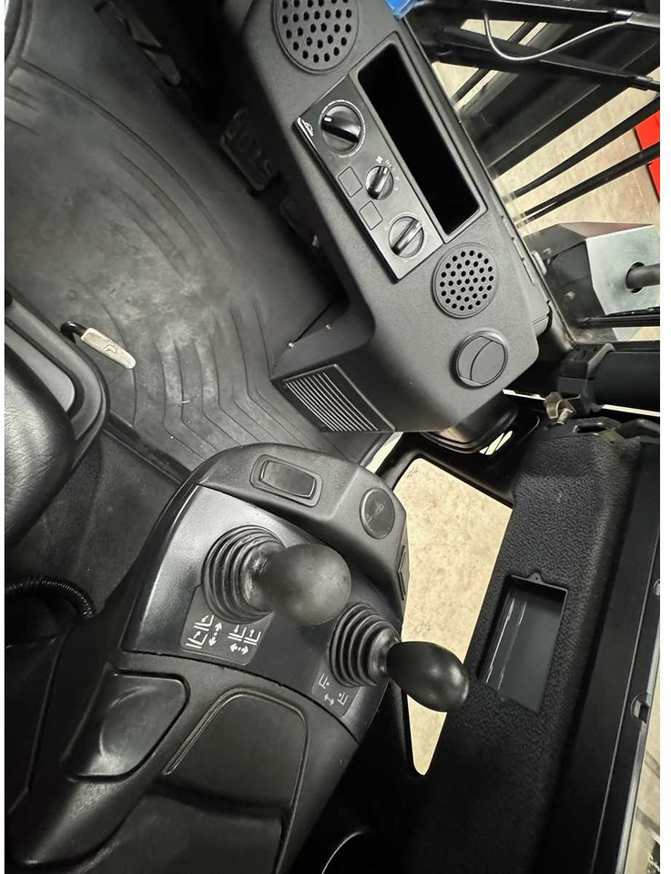 Chariot élévateur 2015 LINDE H50D 5,000KG TRIPLEX 666CM 3+4TH VALVE DIESEL FORKLIFT FORKLIFT 15,862 HOURS.: photos 18 Chariot élévateur 2015 LINDE H50D 5,000KG TRIPLEX 666CM 3+4TH VALVE DIESEL FORKLIFT FORKLIFT 15,862 HOURS.: photos 18