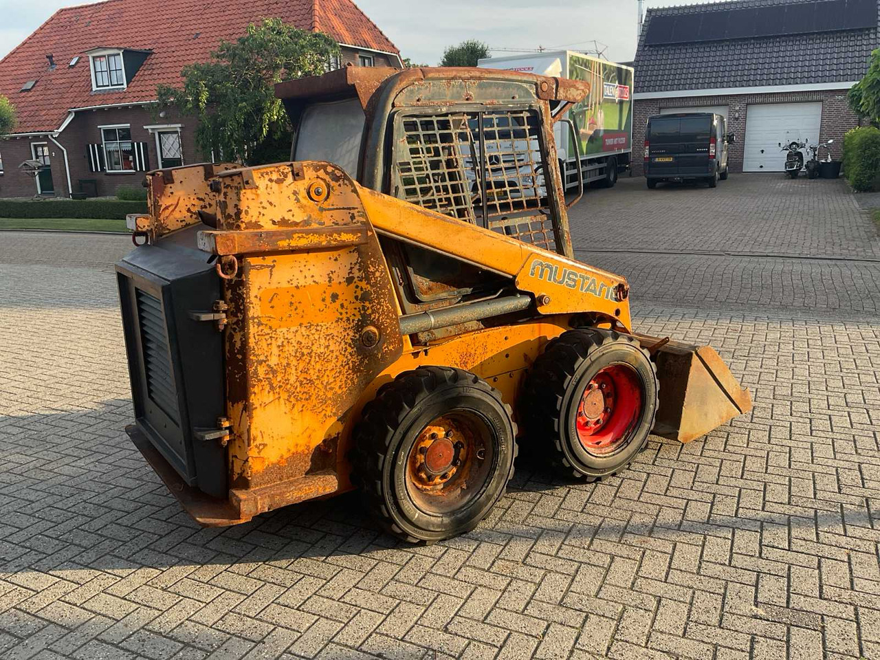 2015 MUSTANG 2044 SKID STEER LOADER - Chargeuse compacte sur chenilles: photos 3 2015 MUSTANG 2044 SKID STEER LOADER - Chargeuse compacte sur chenilles: photos 3