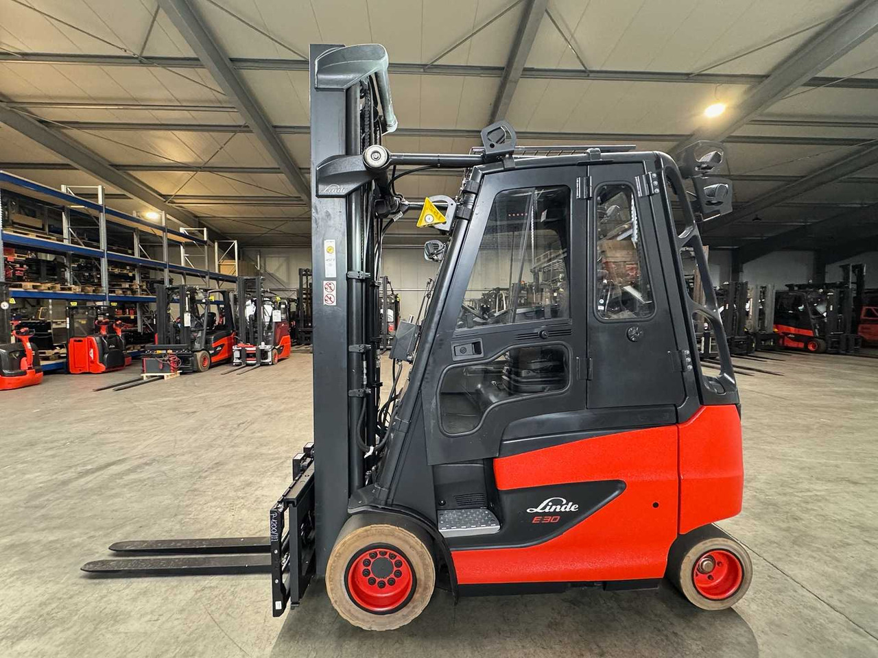 2020 SERVICE + UVV 09/2026 LINDE E30 EVO 3.000KG ELECTRIC FORKLIFT 3RD + 4TH VALVE FORK ADJUSTER 2025 - Chariot élévateur: photos 2 2020 SERVICE + UVV 09/2026 LINDE E30 EVO 3.000KG ELECTRIC FORKLIFT 3RD + 4TH VALVE FORK ADJUSTER 2025 - Chariot élévateur: photos 2
