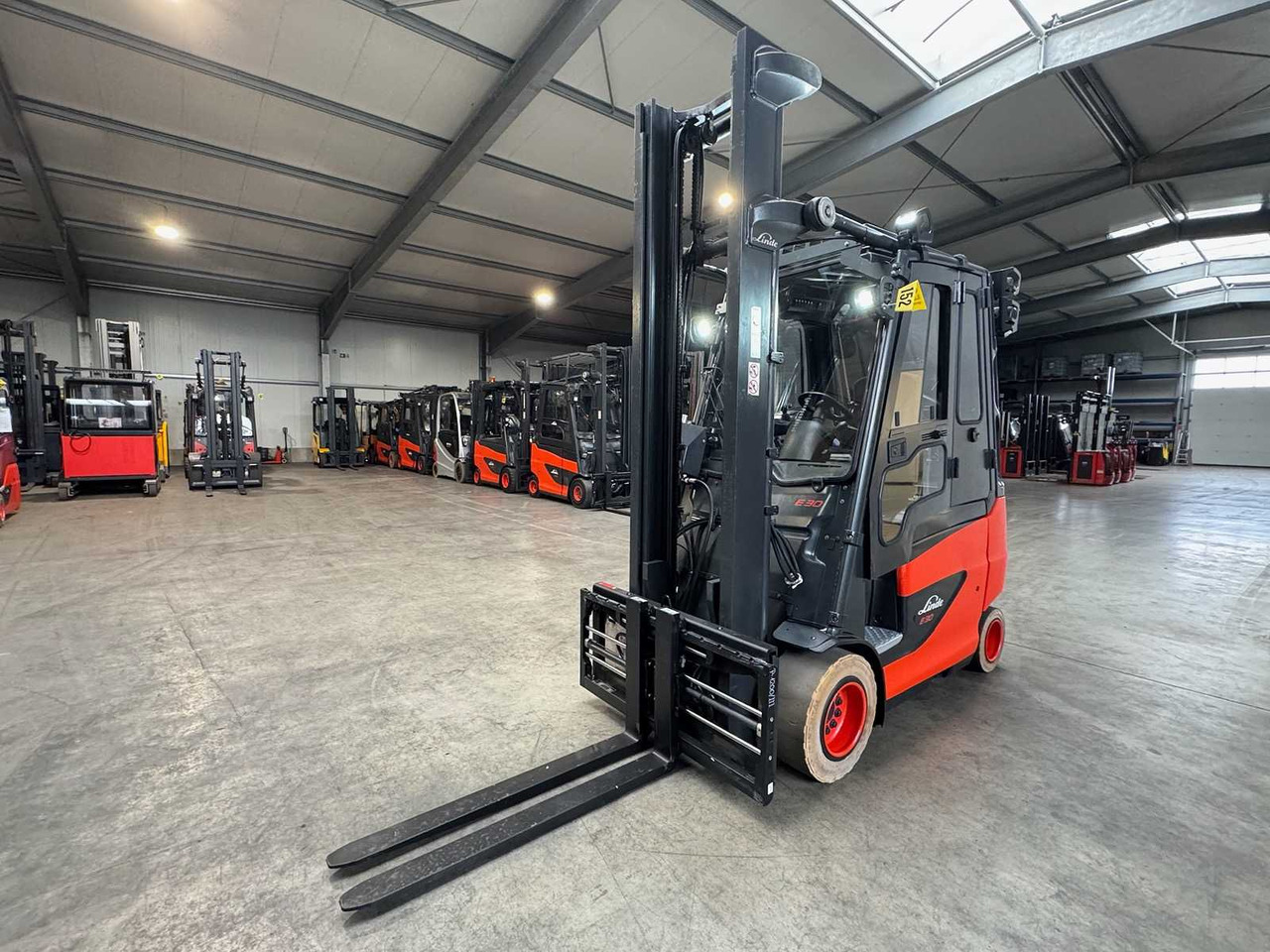 2020 SERVICE + UVV 09/2026 LINDE E30 EVO 3.000KG ELECTRIC FORKLIFT 3RD + 4TH VALVE FORK ADJUSTER 2025 - Chariot élévateur: photos 1 2020 SERVICE + UVV 09/2026 LINDE E30 EVO 3.000KG ELECTRIC FORKLIFT 3RD + 4TH VALVE FORK ADJUSTER 2025 - Chariot élévateur: photos 1