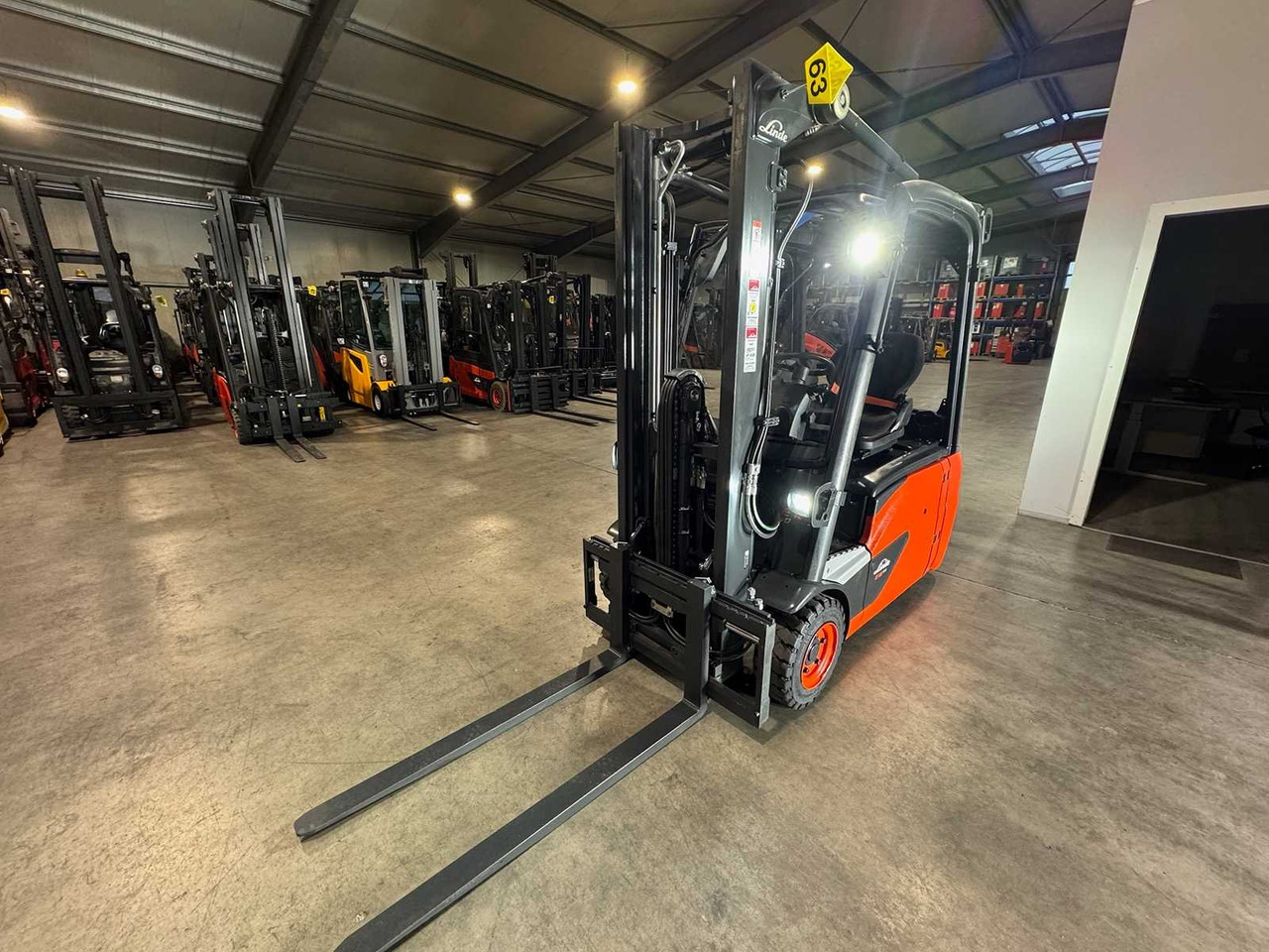 2020 SERVICE+UVV 10/2026 LINDE E16 DUPLEX FREE LIFT 3RD + 4TH VALVE ELECTRIC FORKLIFT 12,549 HOURS - Chariot élévateur: photos 4 2020 SERVICE+UVV 10/2026 LINDE E16 DUPLEX FREE LIFT 3RD + 4TH VALVE ELECTRIC FORKLIFT 12,549 HOURS - Chariot élévateur: photos 4