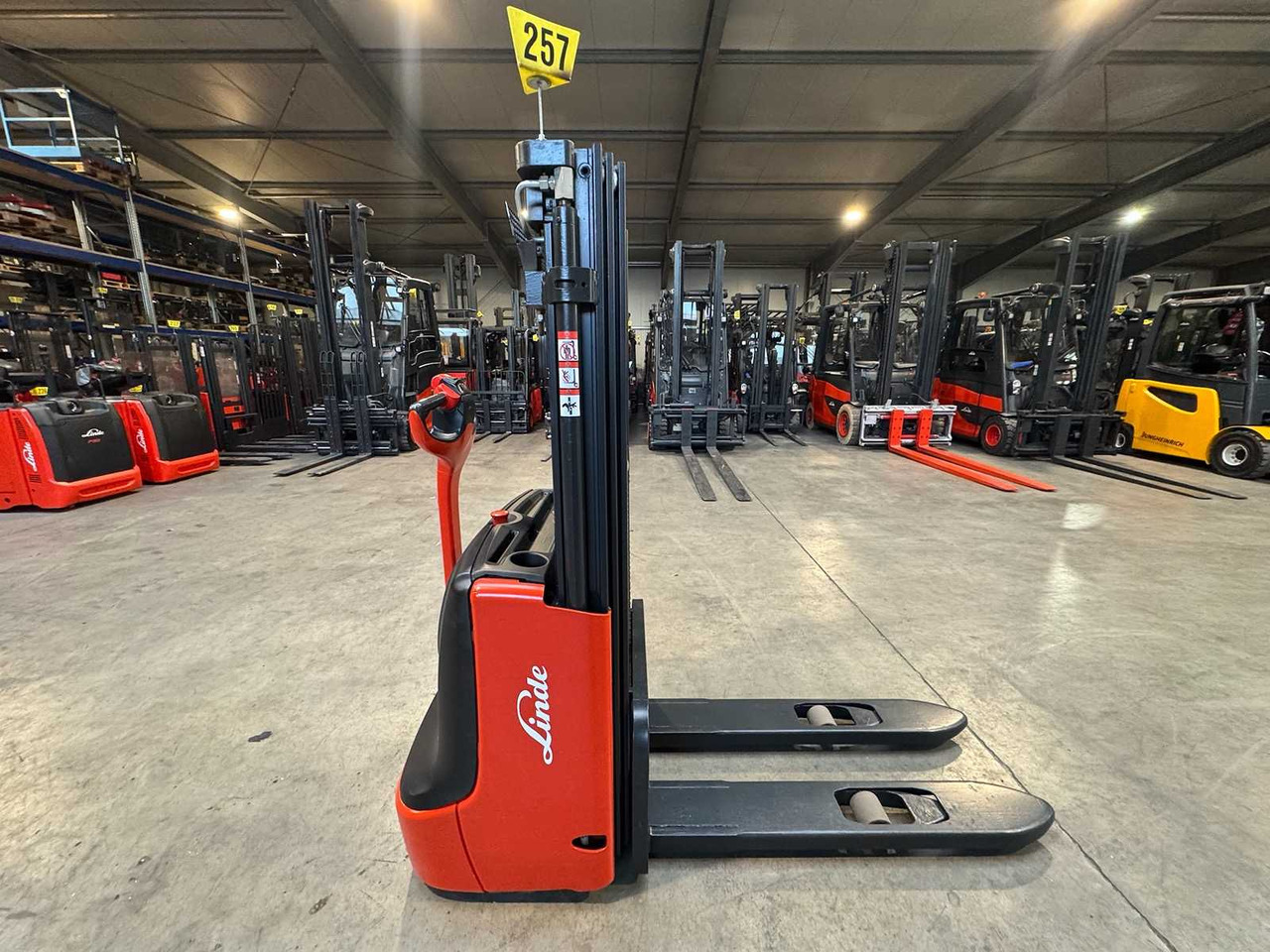 2020 SERVICE + UVV 12/2026 LINDE L12I 1.200KG TRIPLEX 383CM PALLET TRUCK ANT 3.309 HOURS - Chariot élévateur: photos 4 2020 SERVICE + UVV 12/2026 LINDE L12I 1.200KG TRIPLEX 383CM PALLET TRUCK ANT 3.309 HOURS - Chariot élévateur: photos 4