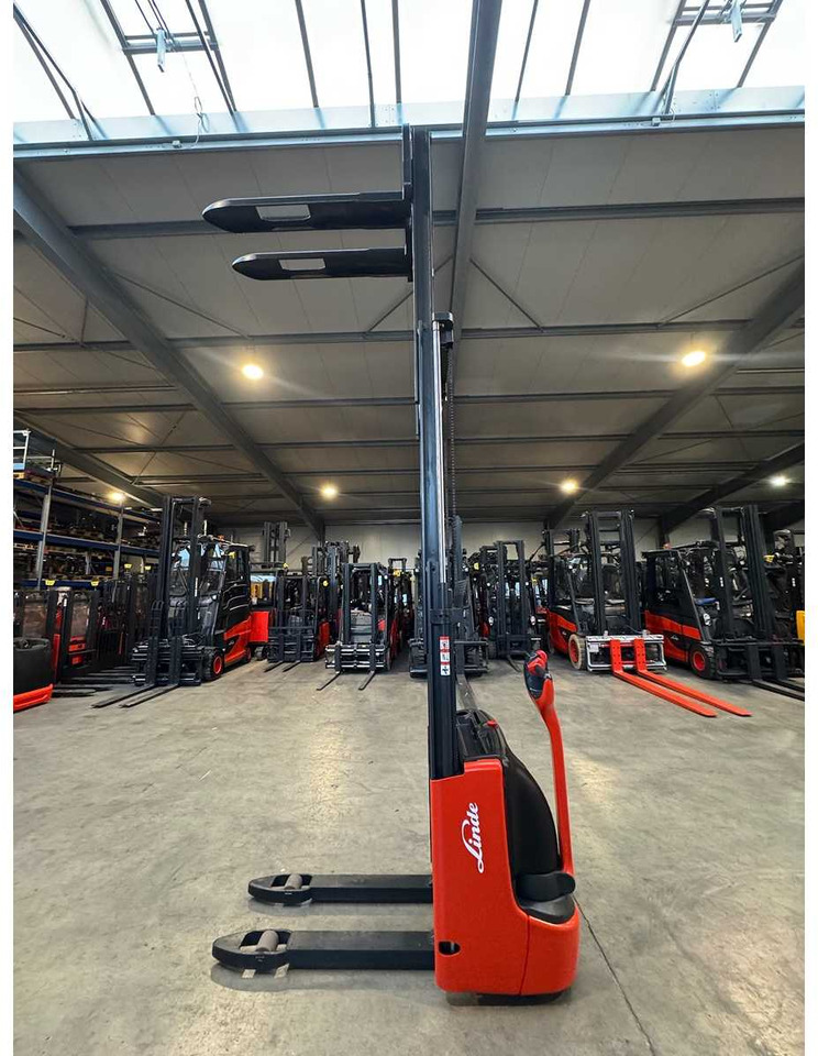 2020 SERVICE + UVV 12/2026 LINDE L12I 1.200KG TRIPLEX 383CM PALLET TRUCK ANT 3.309 HOURS - Chariot élévateur: photos 2 2020 SERVICE + UVV 12/2026 LINDE L12I 1.200KG TRIPLEX 383CM PALLET TRUCK ANT 3.309 HOURS - Chariot élévateur: photos 2