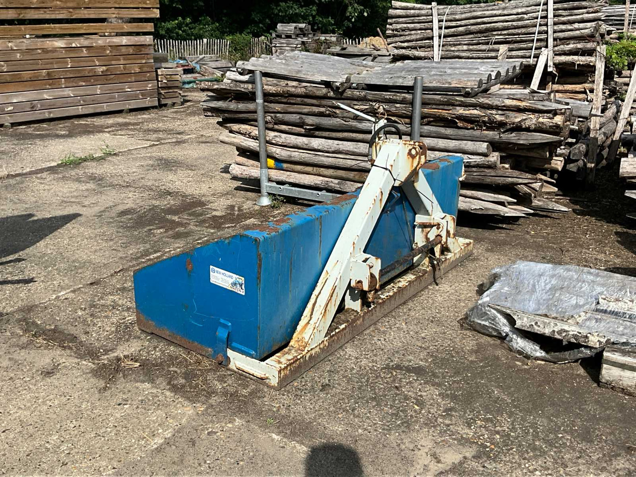 3-point carrying box tractor - Remorque forestière: photos 1 3-point carrying box tractor - Remorque forestière: photos 1