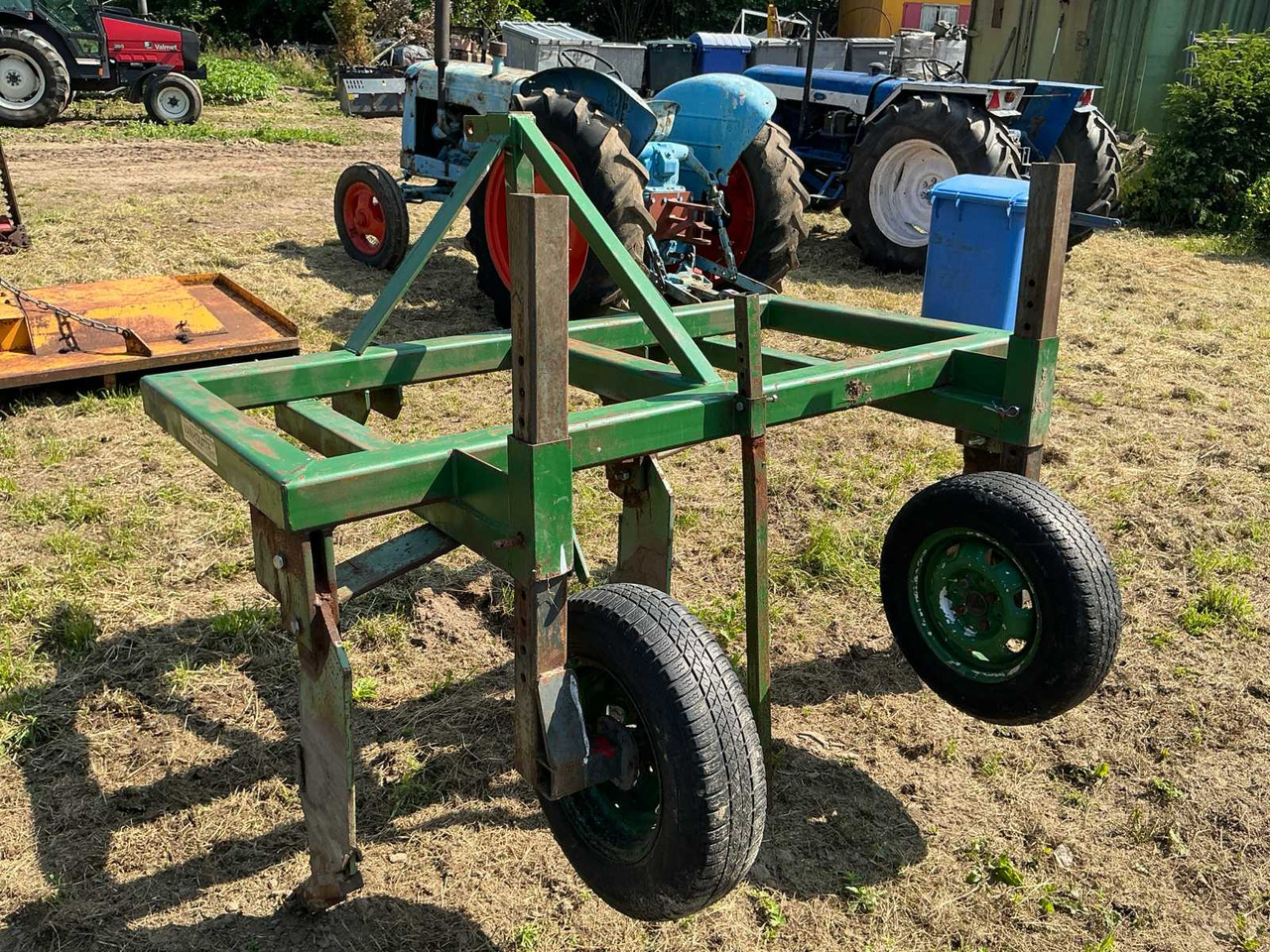 3-tooth subsoiler - Décompacteur: photos 2 3-tooth subsoiler - Décompacteur: photos 2