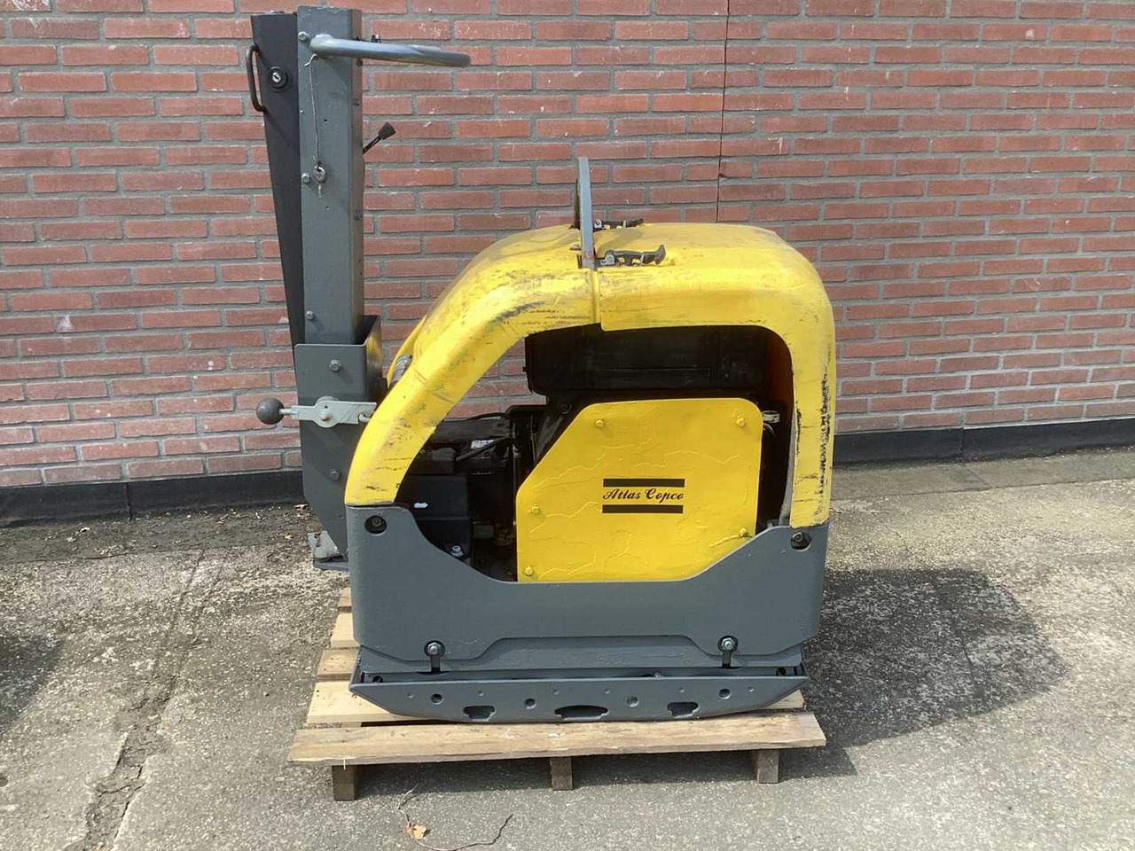 ATLAS COPCO LG504 - Plaque vibrante: photos 1 ATLAS COPCO LG504 - Plaque vibrante: photos 1